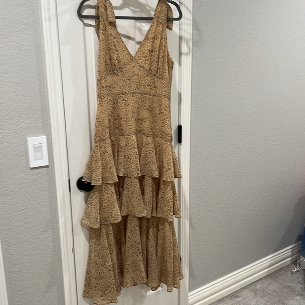 WAYF tiered dress - EUC - size 8 - Picture 4 of 9